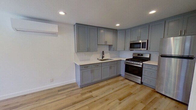 1896 N College Cir, Unit 1896 #A N. College Cir in Long Beach, CA - Building Photo - Building Photo