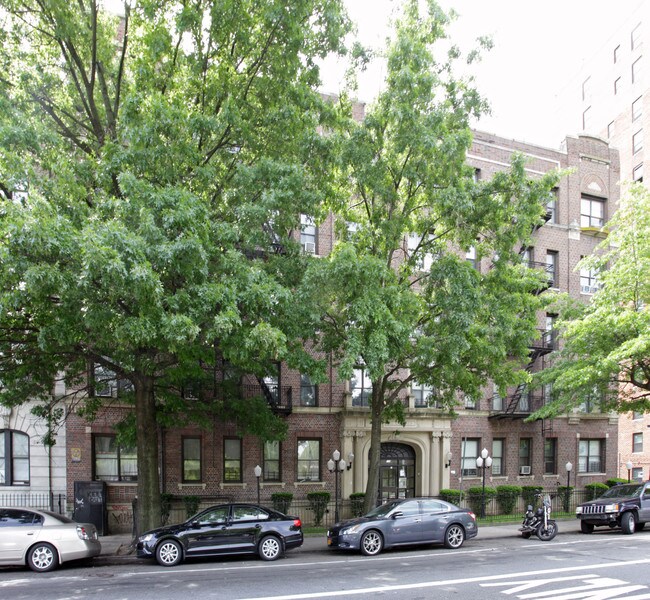 170 Parkside Ave in Brooklyn, NY - Foto de edificio - Building Photo