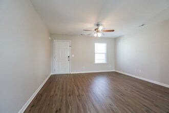 408 Bronson Dr in La Vergne, TN - Building Photo - Building Photo