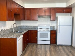 690 Clipper Way in Sacramento, CA - Building Photo - Building Photo