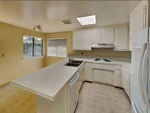 4 Otis Way in Los Altos, CA - Building Photo - Building Photo
