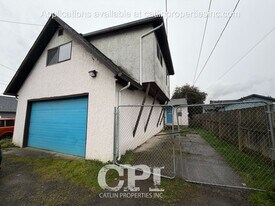 421 1/2 17th Ave in Longview, WA - Building Photo