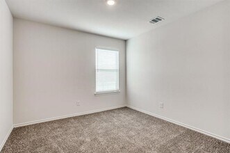 2801 Royal Acres Dr in Denton, TX - Building Photo - Building Photo