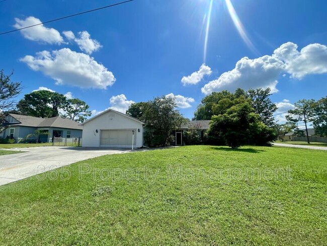 13676 Coronado Dr in Spring Hill, FL - Building Photo - Building Photo