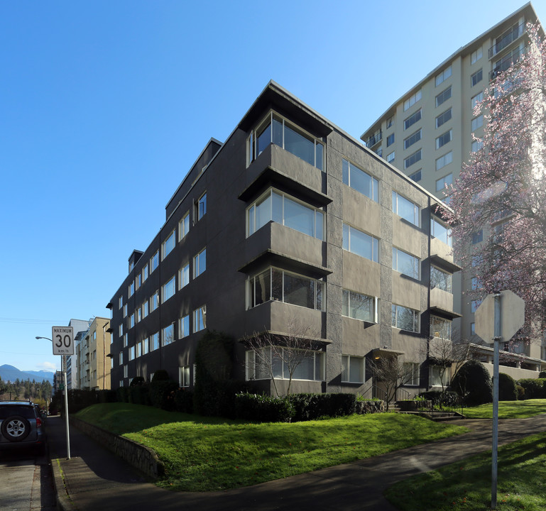 870 Chilco St in Vancouver, BC - Building Photo