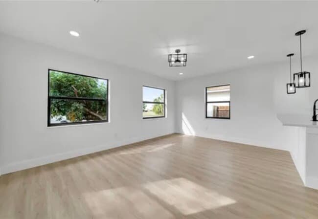 3031 28th St N in St. Petersburg, FL - Foto de edificio - Building Photo