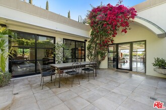 2328 San Ysidro Dr in Beverly Hills, CA - Foto de edificio - Building Photo