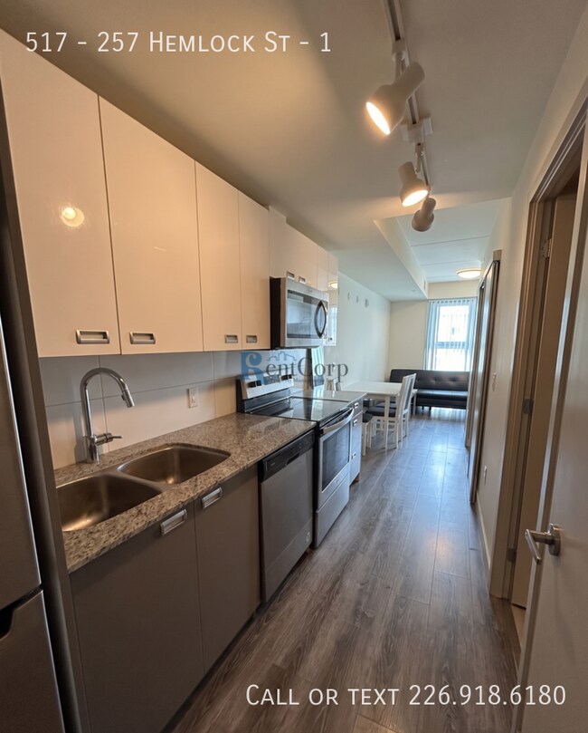 257-257 Hemlock St in Waterloo, ON - Building Photo - Building Photo