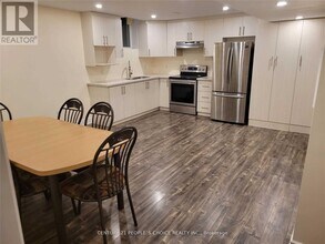 5487 Oscar Peterson Blvd in Mississauga, ON - Building Photo - Building Photo