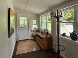 51 Spruce St in Manchester, VT - Building Photo