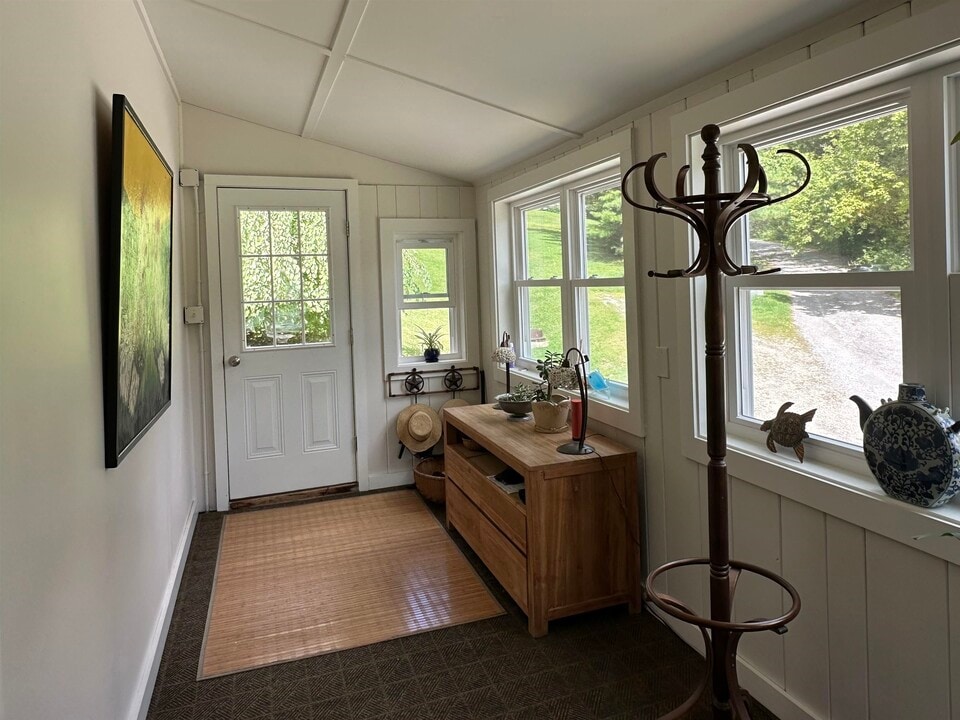 51 Spruce St in Manchester, VT - Building Photo