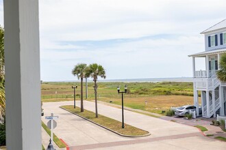 817 Positano Rd in Galveston, TX - Foto de edificio - Building Photo