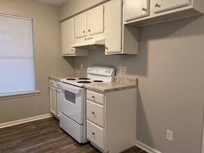 150 Stratford Ln in Jackson, TN - Building Photo - Building Photo