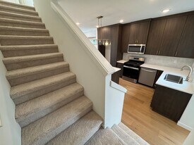 11584 SW 47th Ave in Portland, OR - Building Photo