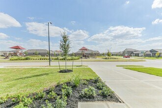 16611 Rolling Hillside Wy in Hockley, TX - Foto de edificio - Building Photo
