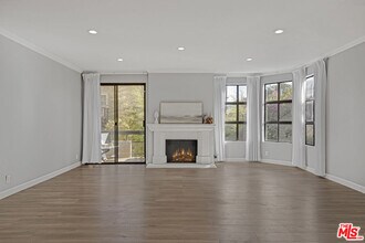 8642 Gregory Wy in Los Angeles, CA - Building Photo - Building Photo