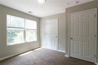 6302 Fairington Village Dr in Stonecrest, GA - Building Photo - Building Photo