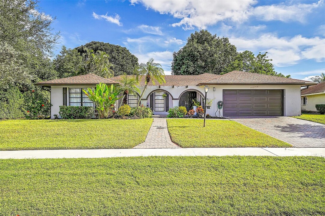 1618 The 12th Fairway in Wellington, FL - Building Photo