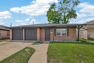 148 W Whitney St in Houston, TX - Building Photo