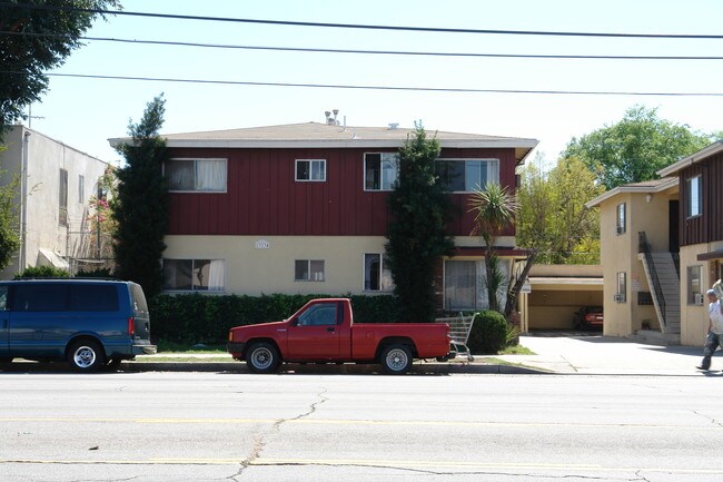 13734 Sherman Way in Van Nuys, CA - Building Photo - Building Photo