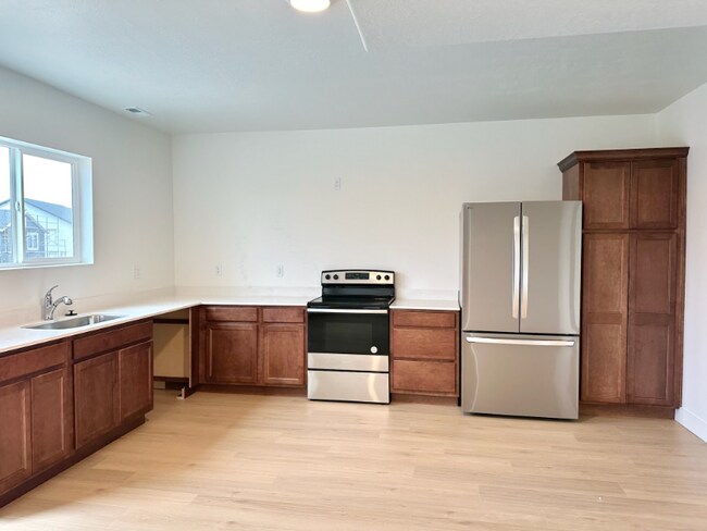 682 Benedict Dr in Saratoga Springs, UT - Foto de edificio - Building Photo