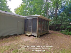 10544 Wildwood Rd in Interlochen, MI - Building Photo - Building Photo