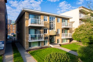 Glendale Manor in Calgary, AB - Building Photo