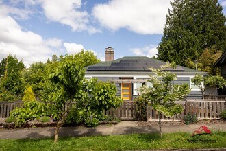 2910 SE 43rd Ave in Portland, OR - Building Photo - Building Photo