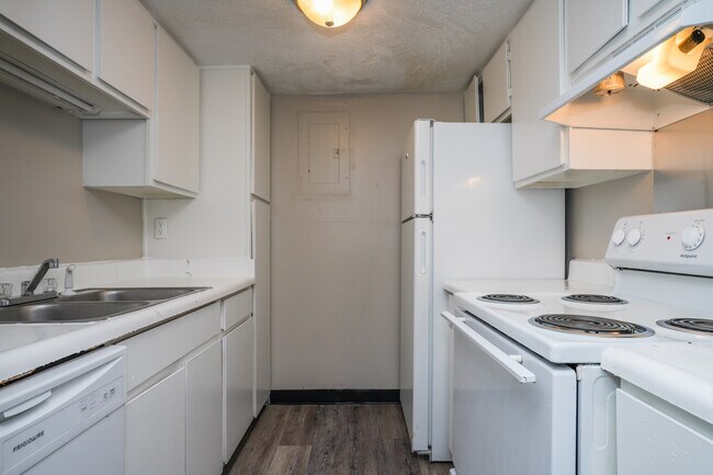 Meadow Creek Apartments in Jackson, MS - Building Photo - Interior Photo