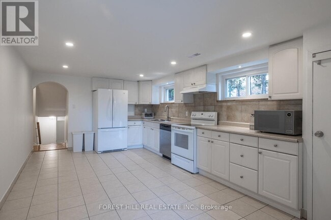 596 Woodbridge Ave in Vaughan, ON - Building Photo - Building Photo