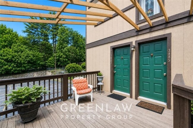 3885 Cedar Cir