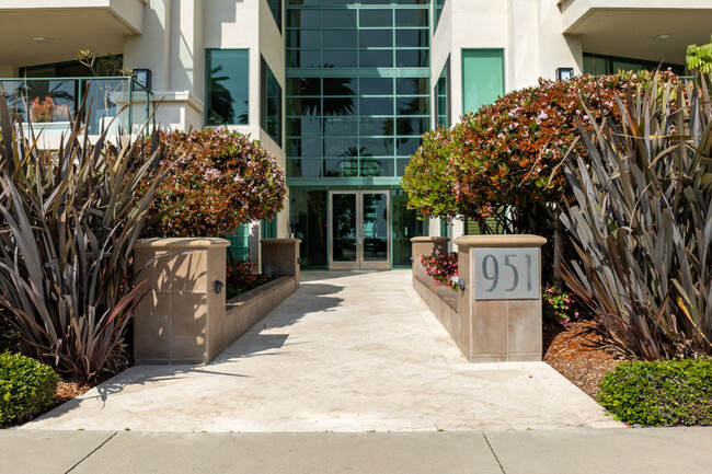 951 OCEAN Ave in Santa Monica, CA - Building Photo - Building Photo