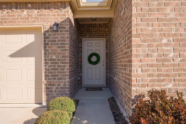 2421 Simmental Rd in Fort Worth, TX - Foto de edificio - Building Photo