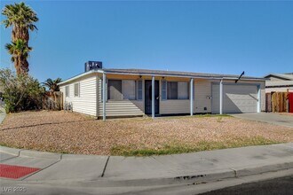 620 Palmhurst Dr in Las Vegas, NV - Building Photo - Building Photo