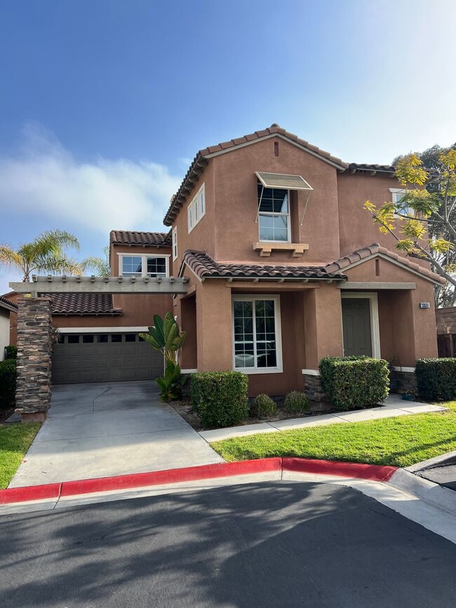 13561 Lavender Way in San Diego, CA - Foto de edificio - Building Photo