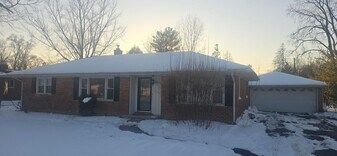 17961 Floral St in Livonia, MI - Building Photo