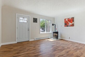 271 Jennings St in Lebanon, OR - Building Photo - Building Photo