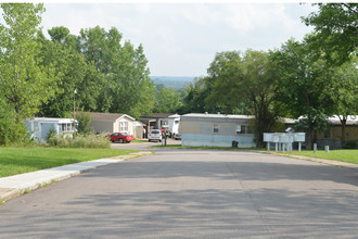 Sky Meadows in Hamilton, OH - Foto de edificio - Building Photo