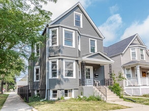 2200 N Kenneth Ave, Unit #1 in Chicago, IL - Building Photo - Building Photo