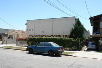 5326 La Mirada Ave in Los Angeles, CA - Building Photo - Building Photo