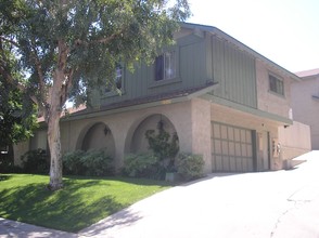 120 W Olive Ave in La Habra, CA - Foto de edificio - Building Photo