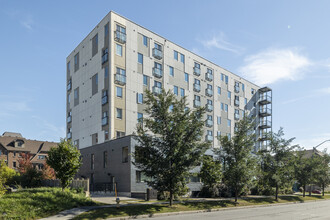 140 Den Haag Dr in Ottawa, ON - Building Photo - Building Photo