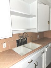 1850 N La Brea Ave in Los Angeles, CA - Foto de edificio - Building Photo