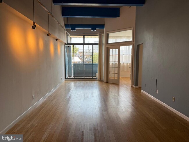 property at 3 N Christopher Columbus Blvd