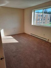 2094 Phillips Rd in New Bedford, MA - Building Photo - Building Photo