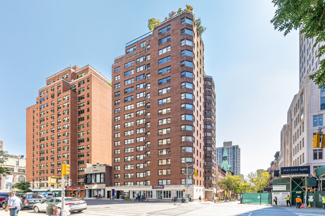 Saxon Towers in New York, NY - Building Photo - Building Photo