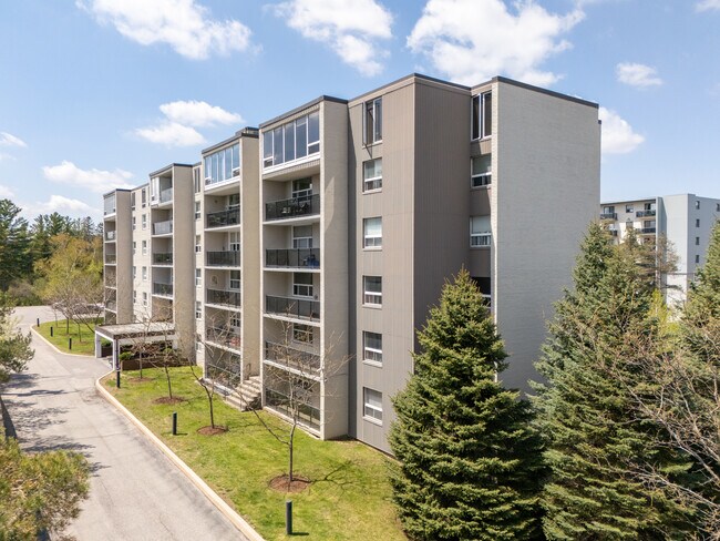 Somerset Place in Cambridge, ON - Building Photo - Building Photo