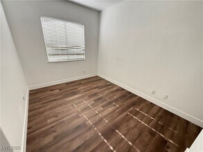 10024 Pinnacle View Pl in Las Vegas, NV - Building Photo - Building Photo