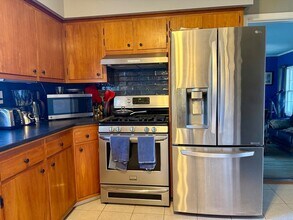 12 Holiday Dr in Fairhaven, MA - Building Photo - Building Photo