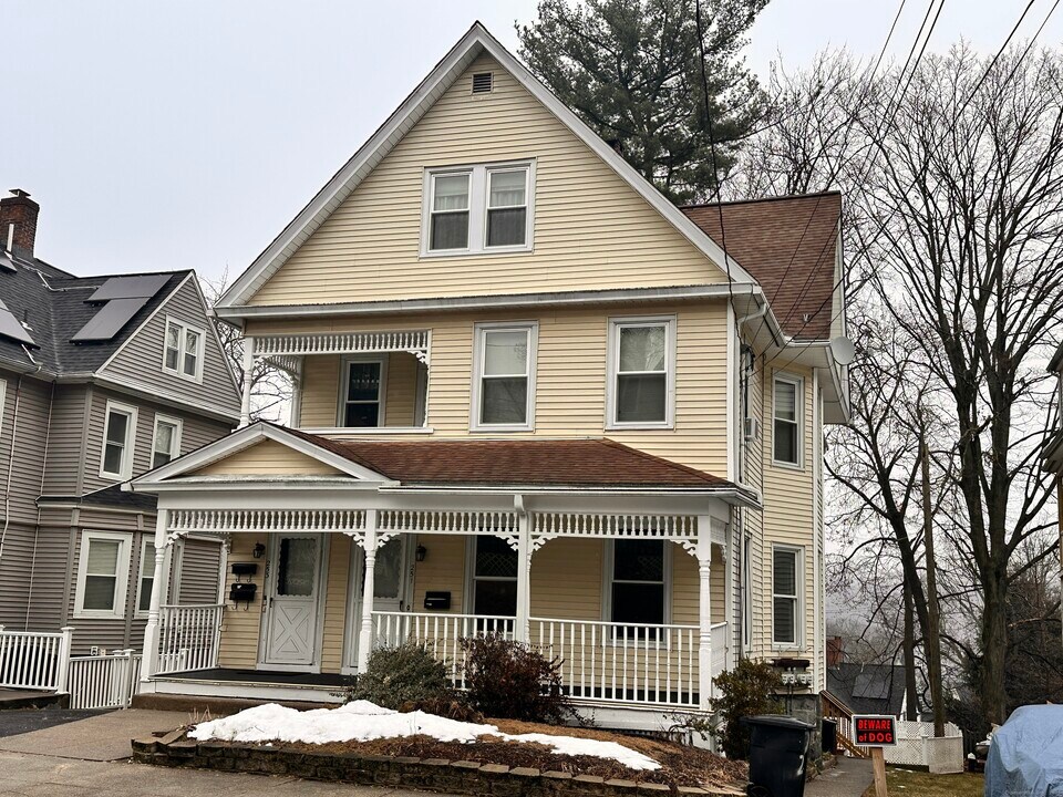 251 Olivia St in Derby, CT - Building Photo